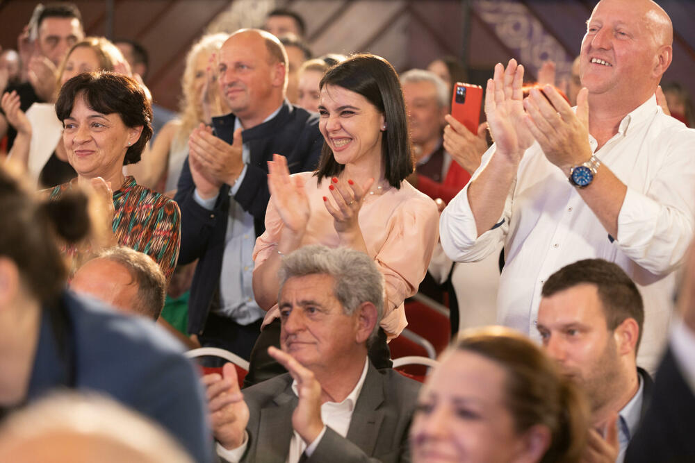 <p>“Uvjeren sam da su teška vremena za nama i da smo uspjeli u ove tri godine da sačuvamo temeljne crnogorske vrijednosti”, naveo je nosilac liste "Zajedno"</p>