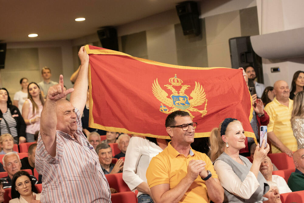 <p>"Vjerujte mi pažljivo biram riječi. Nijesam ja od juče u politici, niti sam krenuo sada u bitku za vlast", rekao je Đukanović</p>