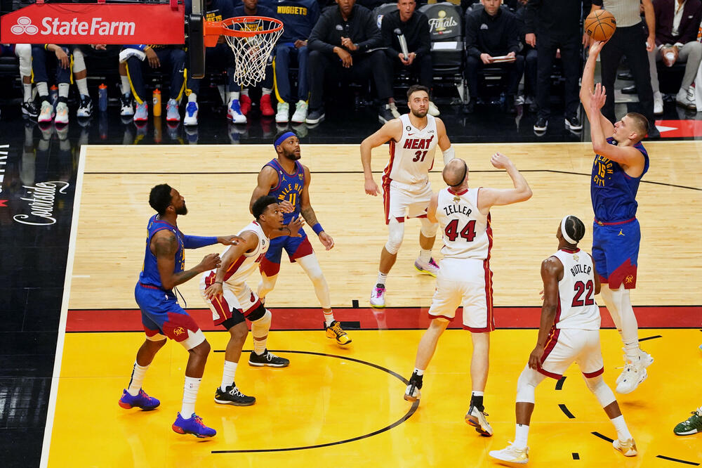 Specifičan izbačaj - "Sombor shuffle" će zauvijek ostati u analima NBA kao nasljeđe srpskog centra, Foto: REUTERS