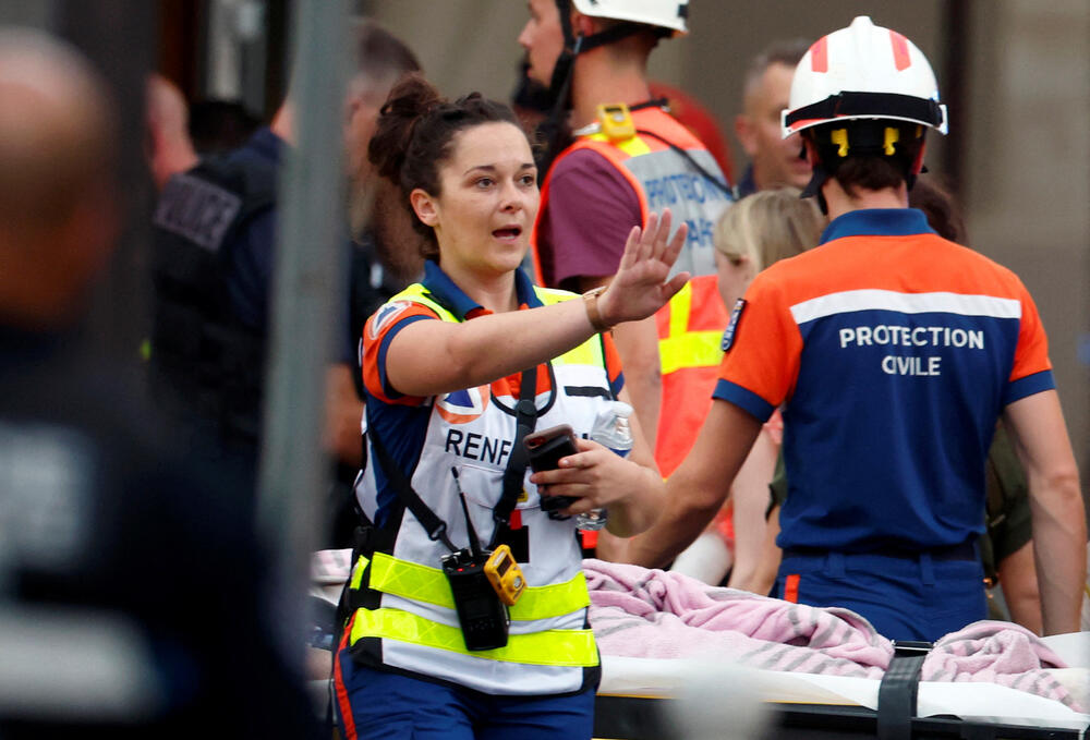 <p>Od eksplozije je opala fasada i popucala su stakla, a stanovnici okolnih zgrada su evakuisani</p>