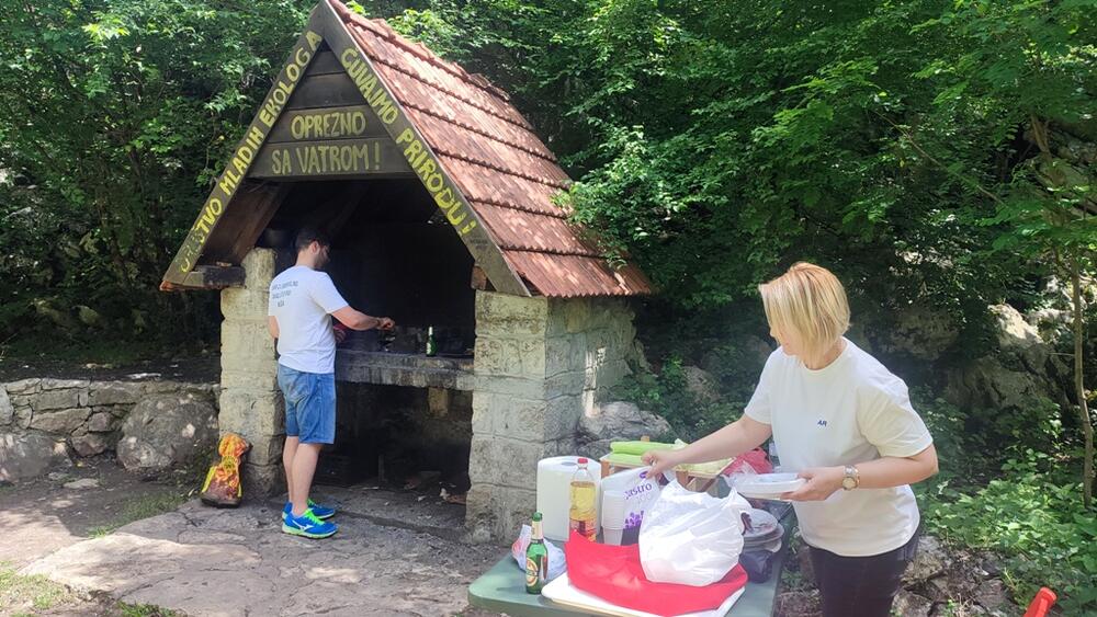 <p>Nikšićki Crveni krst organizovao druženje korisnika Doma za stare i Kluba starijih</p>