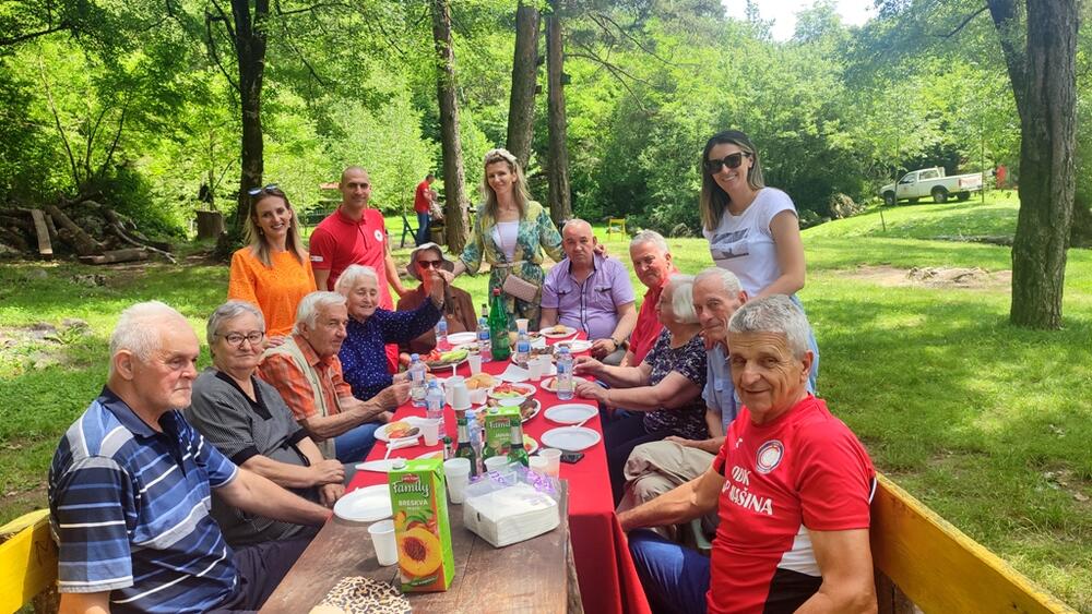 <p>Nikšićki Crveni krst organizovao druženje korisnika Doma za stare i Kluba starijih</p>