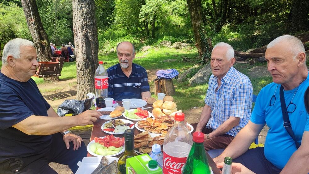 <p>Nikšićki Crveni krst organizovao druženje korisnika Doma za stare i Kluba starijih</p>