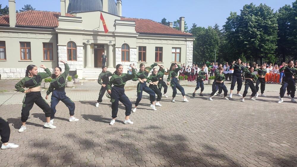 <p>Nikšićani u gradskom parku, uz mnoštvo sportskih aktivnosti, uživali u Danu olimpizma </p>