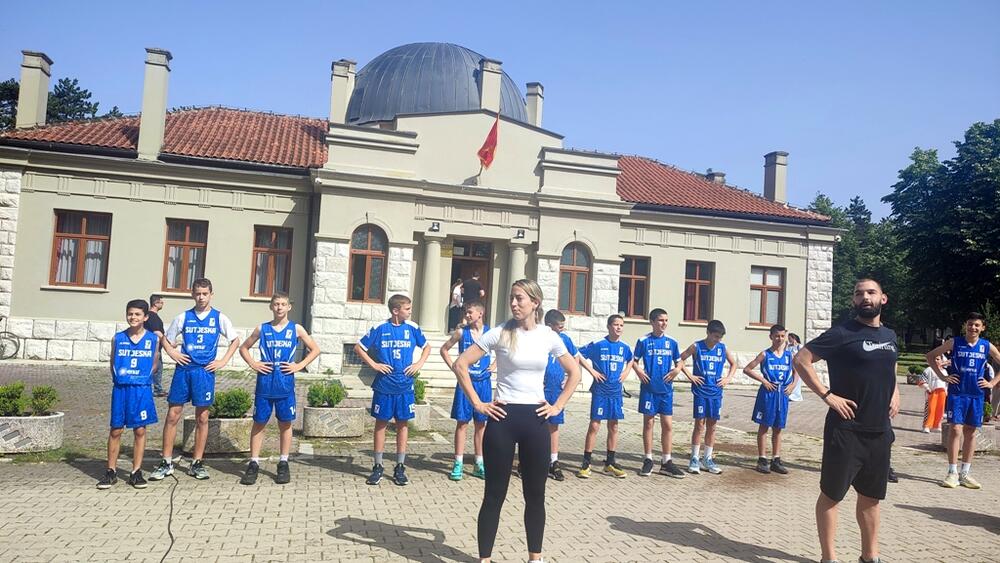 <p>Nikšićani u gradskom parku, uz mnoštvo sportskih aktivnosti, uživali u Danu olimpizma </p>