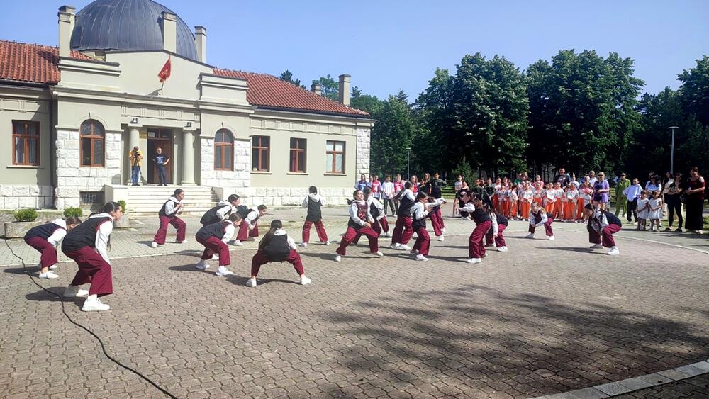 <p>Nikšićani u gradskom parku, uz mnoštvo sportskih aktivnosti, uživali u Danu olimpizma </p>