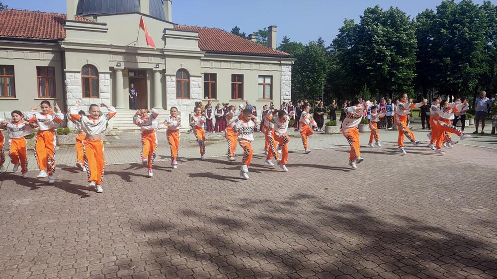 <p>Nikšićani u gradskom parku, uz mnoštvo sportskih aktivnosti, uživali u Danu olimpizma </p>