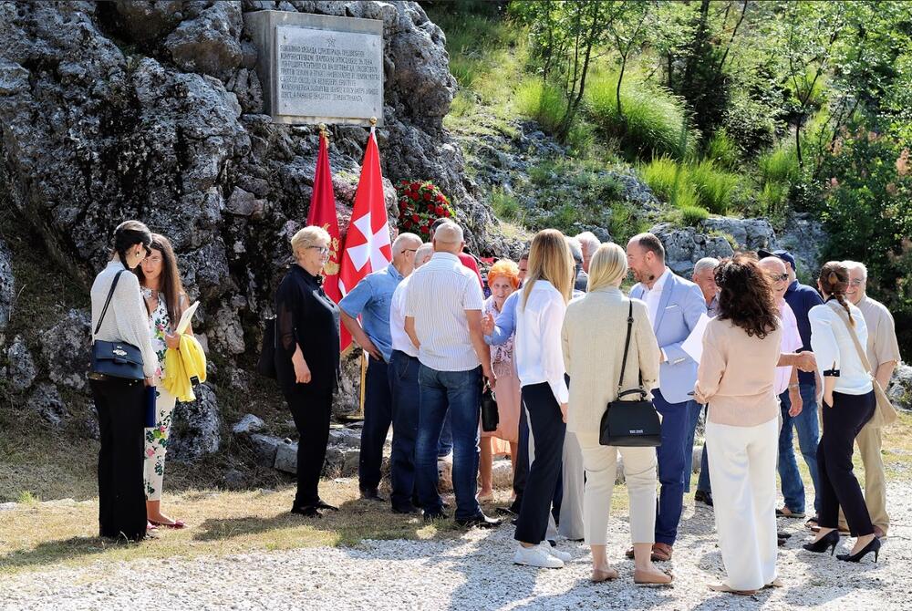 <p>"Ova godišnjica treba služiti kao napomena da se nikada ne smijemo umoriti u borbi za slobodu, već da se hrabrošću i odlučnošću moramo suočiti sa izazovima koji su pred nama", kazao je gradonačelnik Cetinja</p>