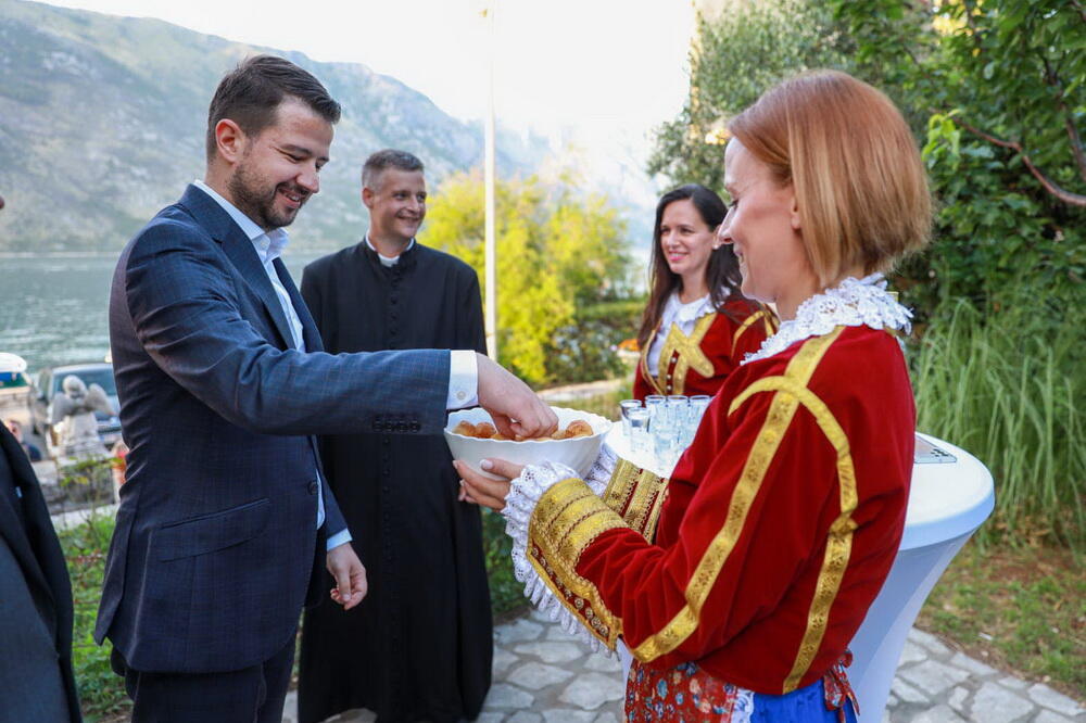 Milatović na donatorskoj večeri, Foto: Opština Kotor