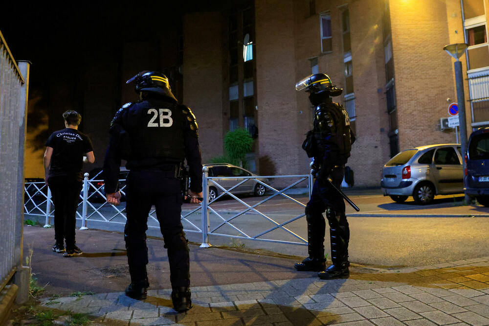 <p>Od početka protesta širom zemlje je uhapšeno više od 2.400 ljudi, uglavnom maloljetnika</p>