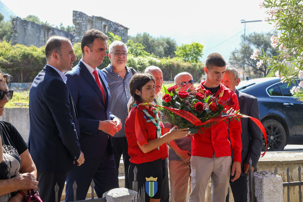 <p>"Bar već sedamdeset devetu godinu zaredom odaje poštovanje herojskoj žrtvi omladine, kao simbola antifašističke tradicije i borbe za slobodu", saopšteno je iz Opštine</p>