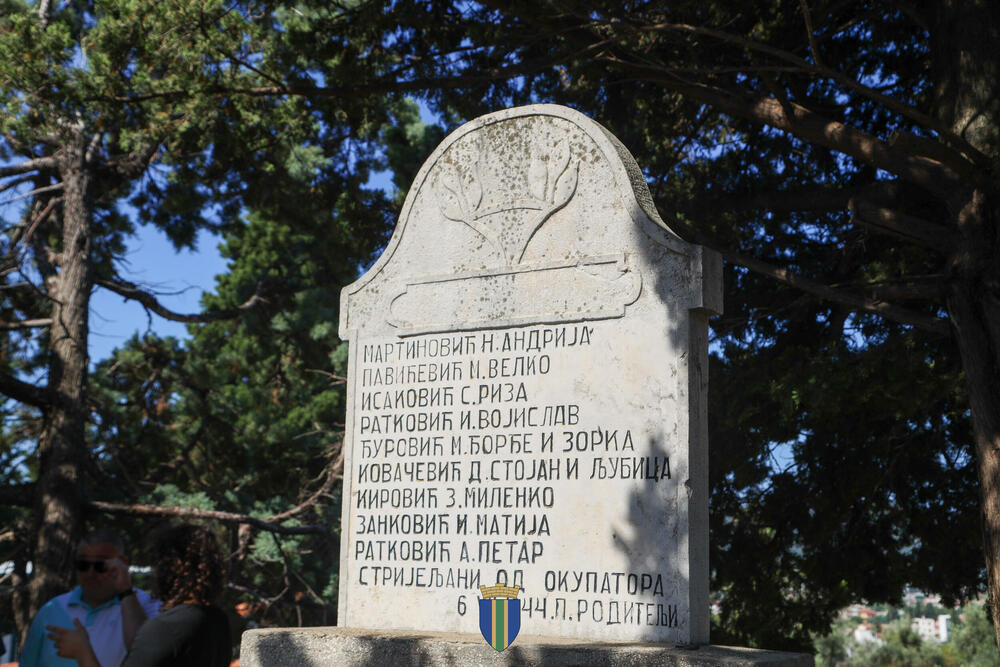 <p>"Bar već sedamdeset devetu godinu zaredom odaje poštovanje herojskoj žrtvi omladine, kao simbola antifašističke tradicije i borbe za slobodu", saopšteno je iz Opštine</p>