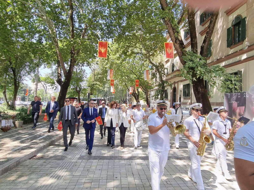 <p>Albaniju će, tokom trajanja manifestacije, posjetiti više od 60 kulturnih poslenika iz Crne Gore.</p>