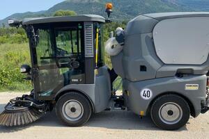 Komunalno preduzeće Tivat nabavilo dva nova specijalna vozila