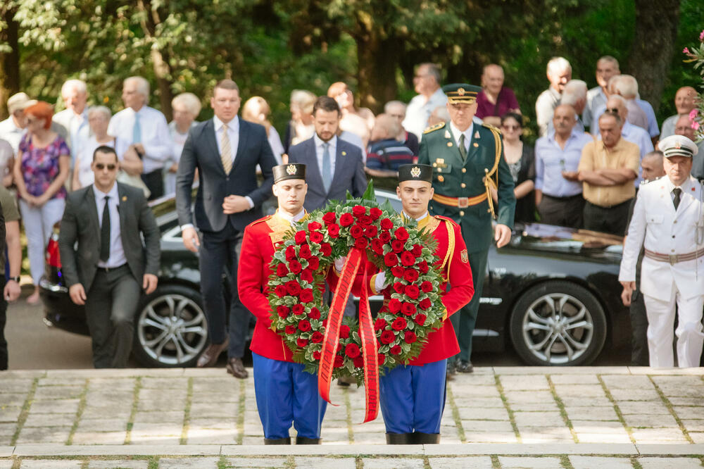 <p>Crna Gora danas obilježava Dan državnosti, u znak sjećanja na 13. jul 1878. godine, kada je na Berlinskom kongresu priznata kao samostalna država i isti datum 1941. kada je narod Crne Gore počeo ustanak protiv fašizma</p>