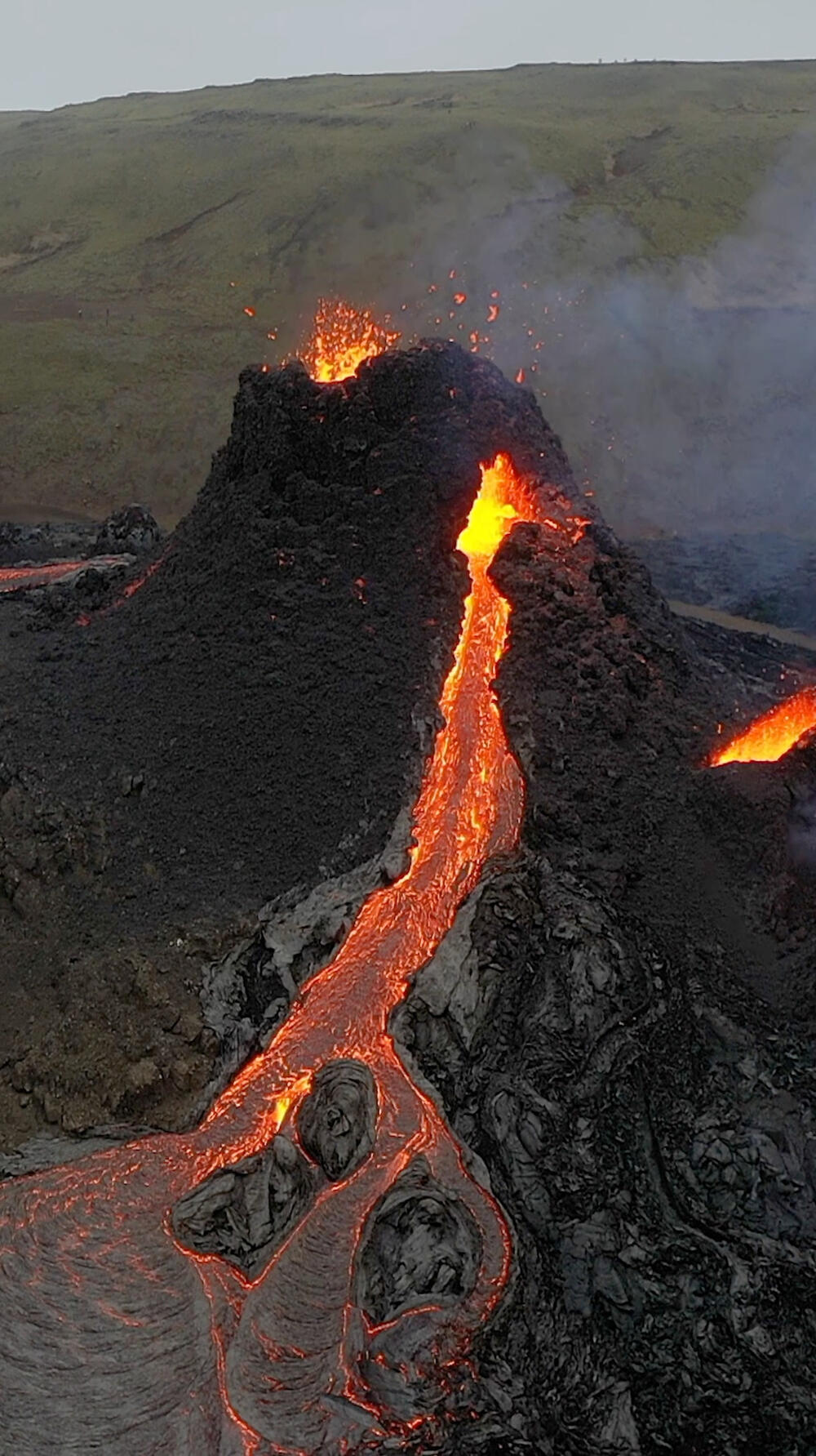 <p>Vulkan Fagradalsfjal je u protekle dvije godine imao dvije erupcije – prošli put prije 11 mjeseci. U tim slučajevima nije nanosio veliku štetu ili ometao vazdušni saobraćaj, uprkos blizini aerodroma</p>