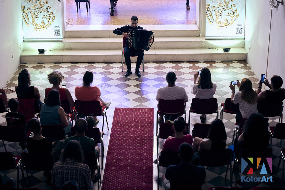 <p>Održan koncert studenta Muzičke akademije na KotorArt Don Brankovim danima muzike</p>