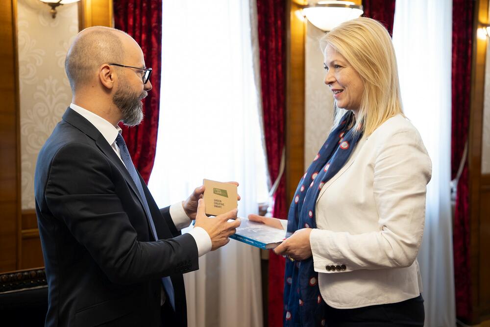 <p>“Posebno cijenimo bezrezervnu podršku Slovenije evropskoj integraciji Crne Gore, kao i kontinuiranu afirmaciju evropske perspektive Zapadnog Balkana”, kazala je Đurović</p>