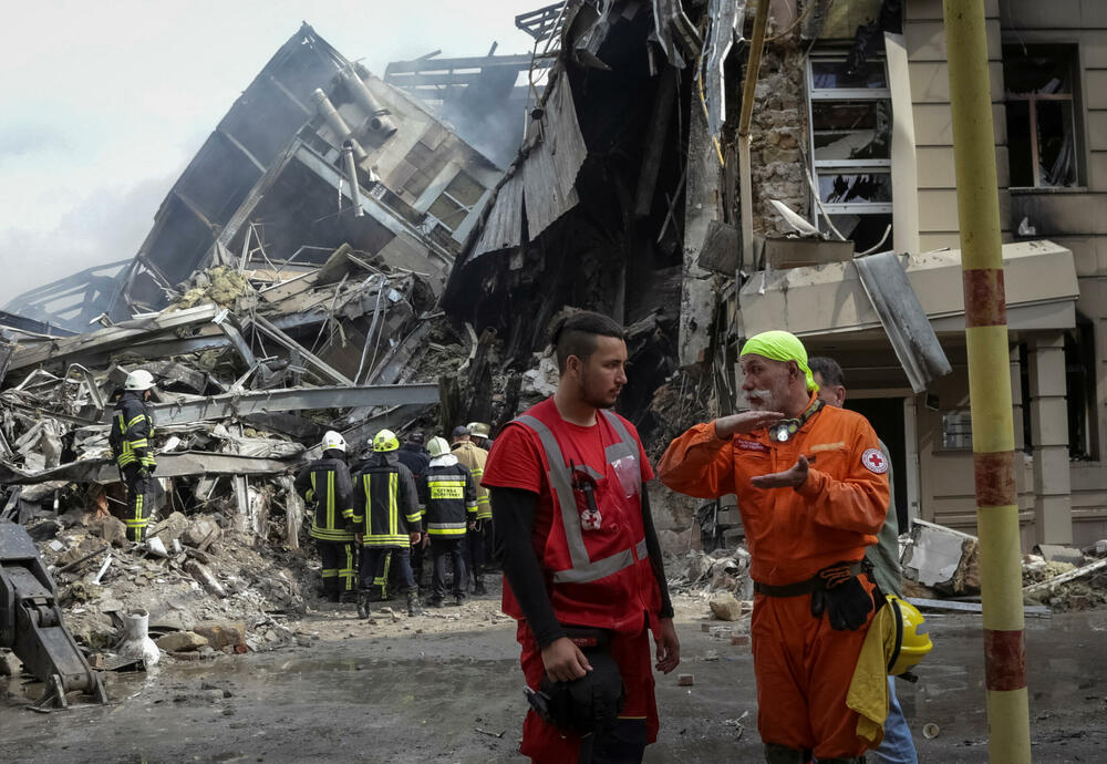 <p>Najmanje 27 civila povrijeđeno je u vazdušnim napadima na luke, u kojima su oštećene zgrade i kineski konzulat u gradu Odesi</p>