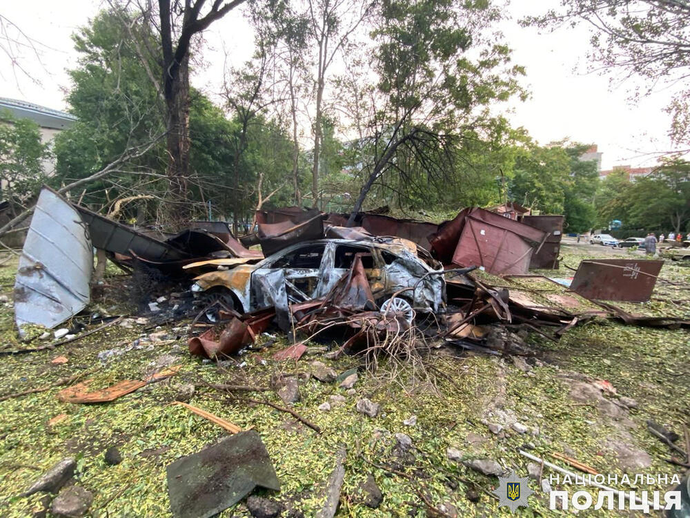 <p>Najmanje 27 civila povrijeđeno je u vazdušnim napadima na luke, u kojima su oštećene zgrade i kineski konzulat u gradu Odesi</p>