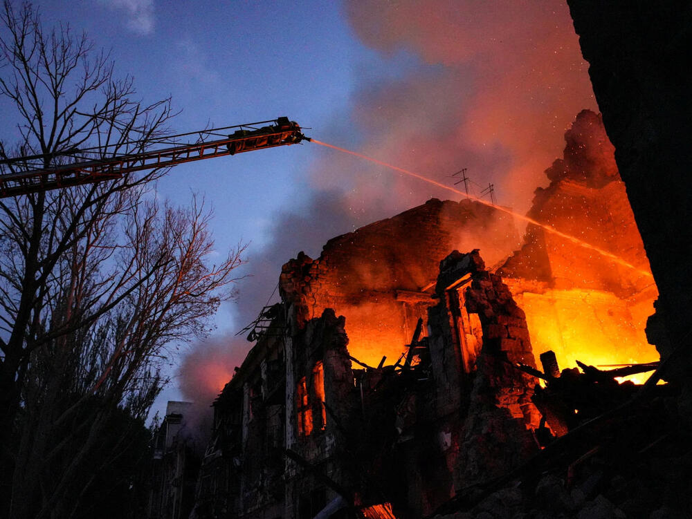 <p>Najmanje 27 civila povrijeđeno je u vazdušnim napadima na luke, u kojima su oštećene zgrade i kineski konzulat u gradu Odesi</p>