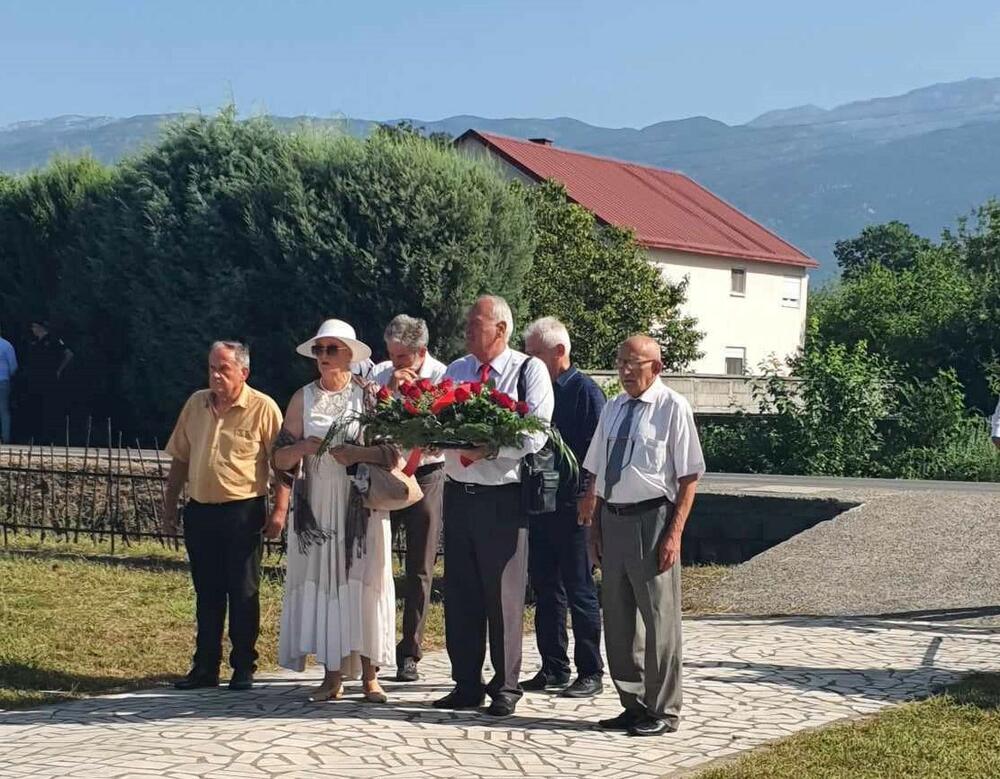 <p>"Njima pripada slava i nezaborav, a svima nama, a posebno mladim generacijama ostaje trajna obaveza da čuvamo njihova časna djela."</p>