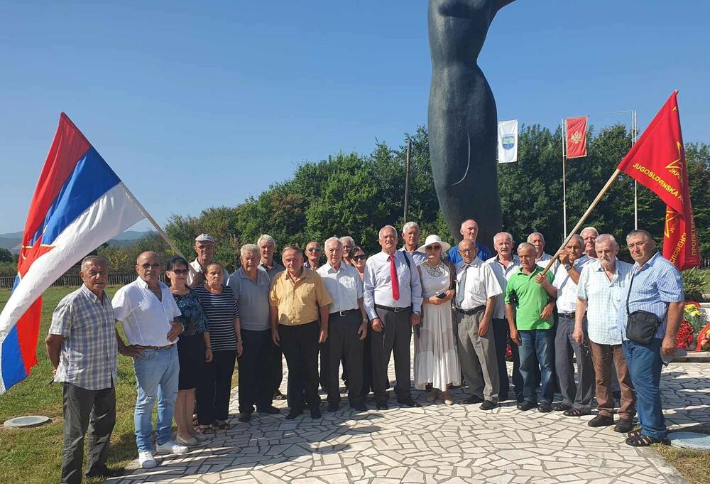 <p>"Njima pripada slava i nezaborav, a svima nama, a posebno mladim generacijama ostaje trajna obaveza da čuvamo njihova časna djela."</p>