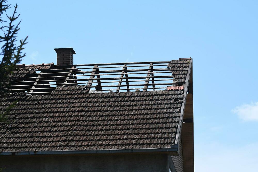 <p>Prigradsko mjesto Kovilj od petka uveče nema struje, slično je u djelovima prigradskih naselja Slana bara, Vidovdansko naselje i Adice</p>