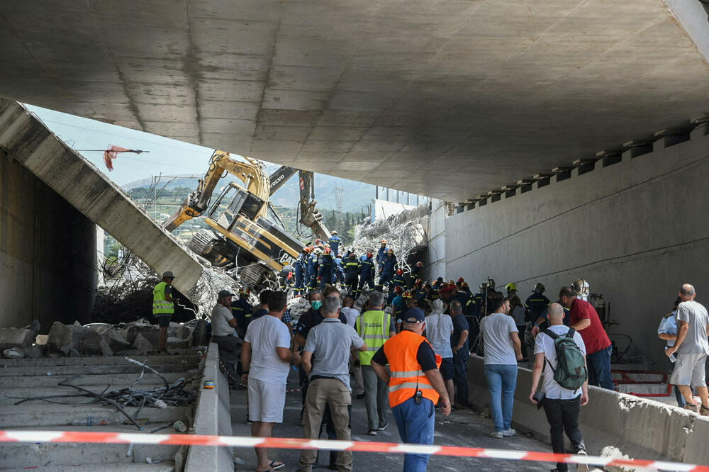 Srušen dio mosta u blizini grada Patra, Foto: REUTERS