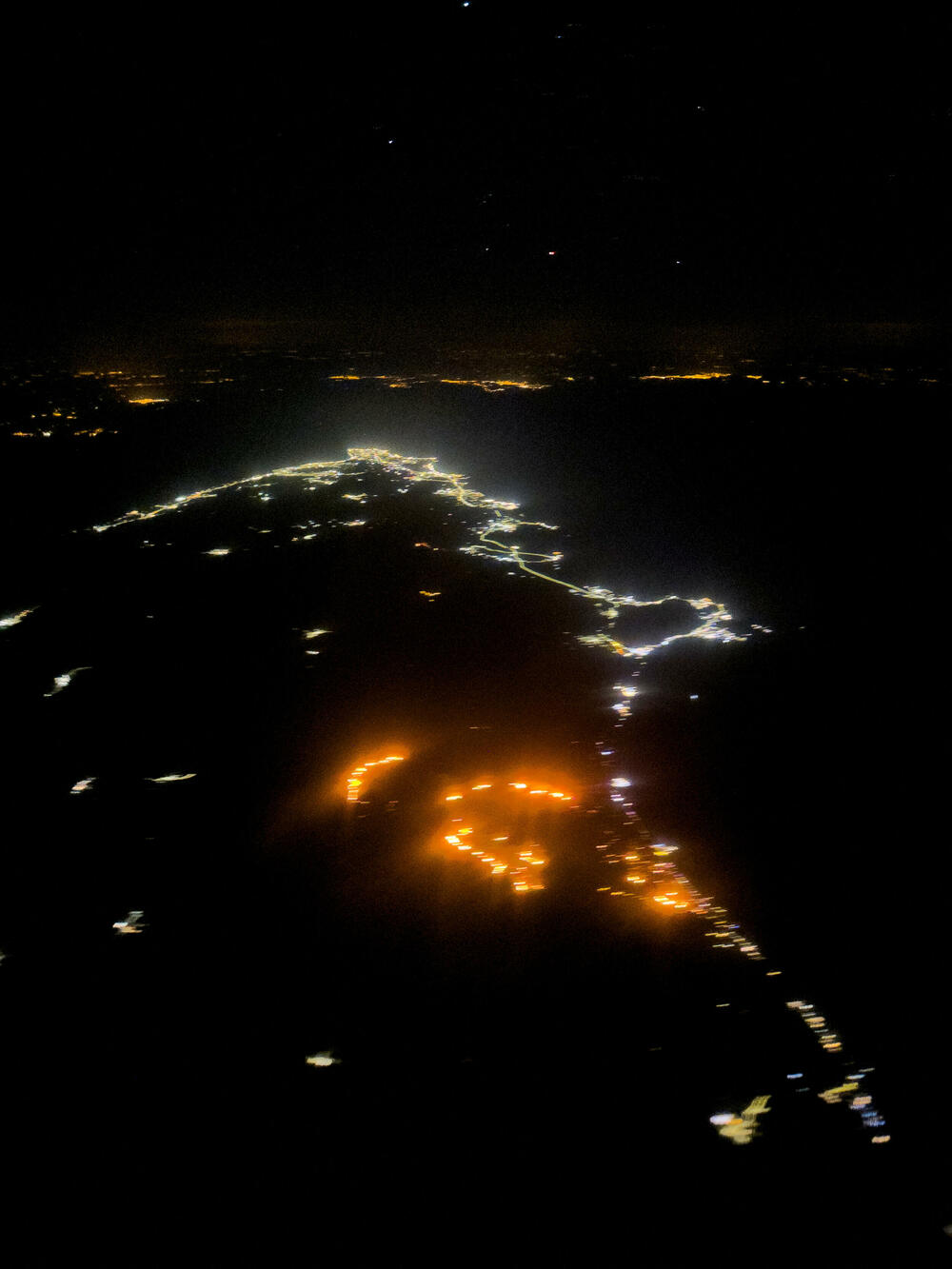 <p>Požari i dalje traju, vjetar se malo smirio, ali su njegovi udari i dalje jaki, što otežava gašenje</p>