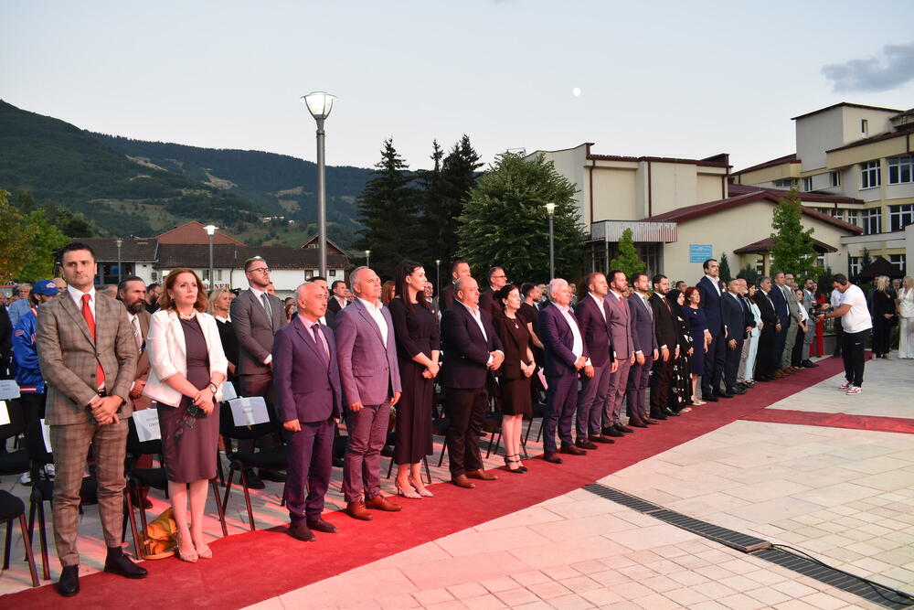 <p>Na gradskom trgu u Plavu sinoć je, u organizaciji Uprave za saradnju sa dijasporom-iseljenicima i Opštine Plav, održana završna proslava ovogodišnjih Dana dijaspore-iseljenika</p>