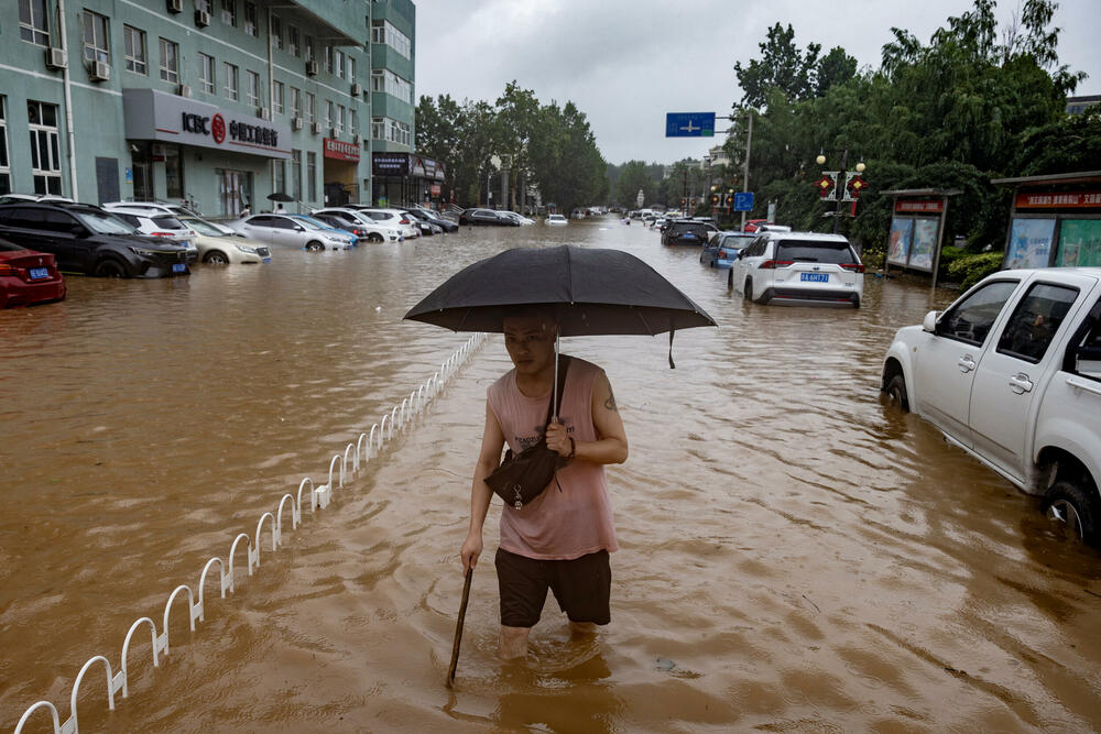 <p>Nivo padavina je veoma neobičan za Peking, koji obično ima umjerenu, suvu klimu</p>