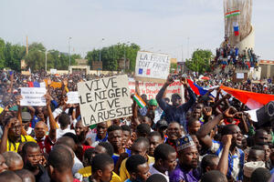 Francuska evakuiše svoje državljane iz Nigera