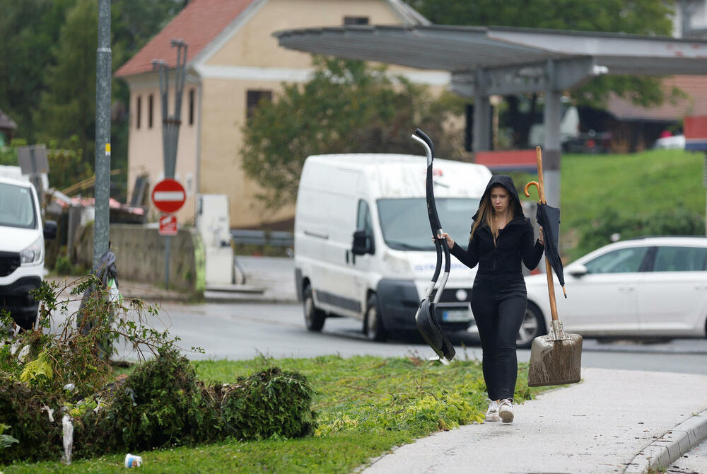 <p>Situacija je ozbiljna duž rijeke Mure. Najviši stepen upozorenja izdat je za Pomursku regiju</p>