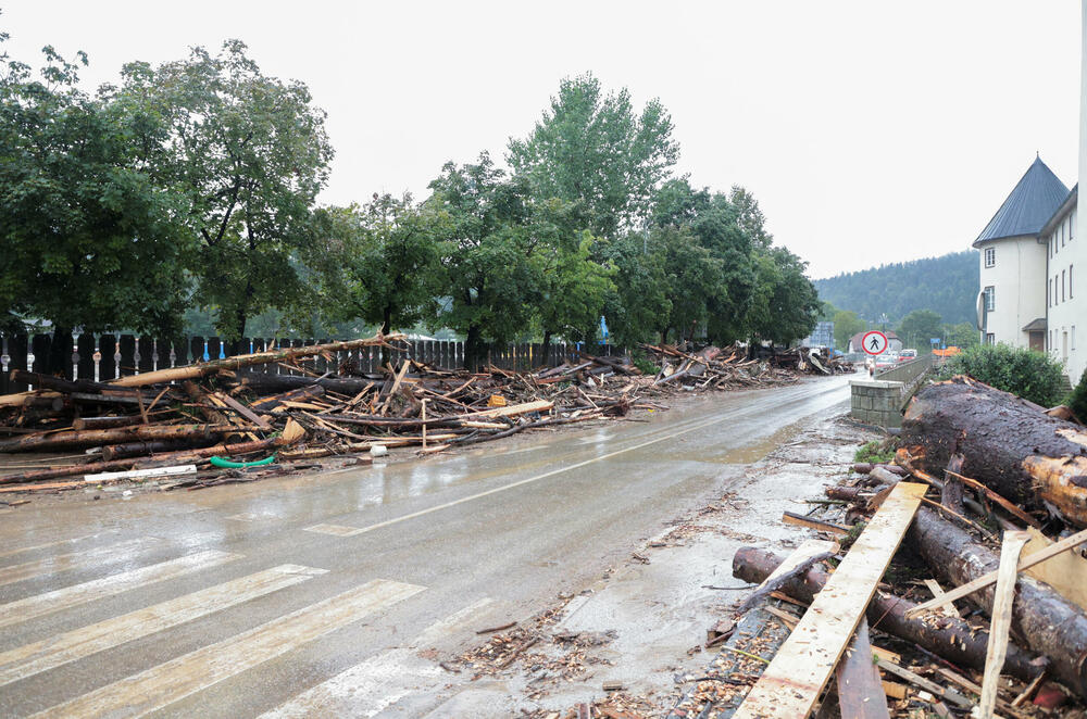 <p>Situacija je ozbiljna duž rijeke Mure. Najviši stepen upozorenja izdat je za Pomursku regiju</p>