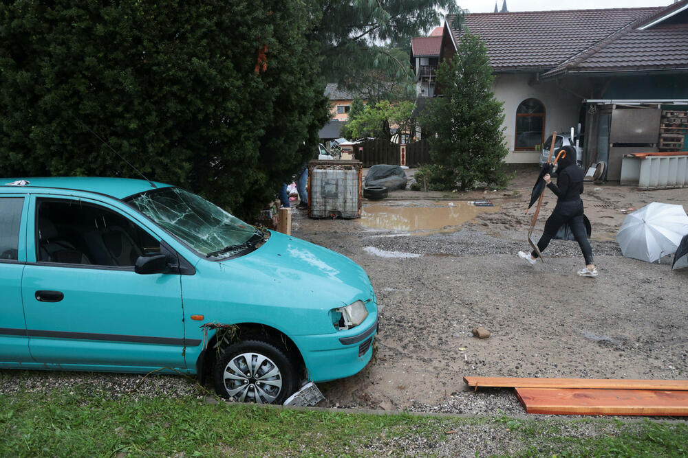 <p>Situacija je ozbiljna duž rijeke Mure. Najviši stepen upozorenja izdat je za Pomursku regiju</p>