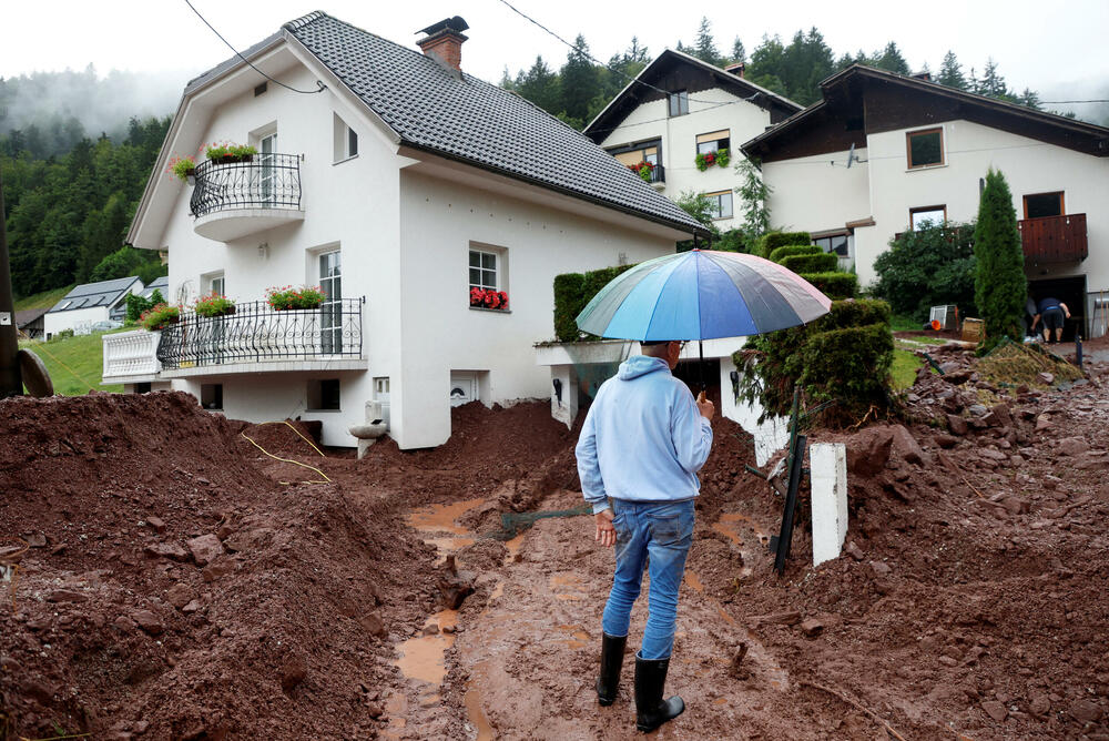 <p>Situacija je ozbiljna duž rijeke Mure. Najviši stepen upozorenja izdat je za Pomursku regiju</p>