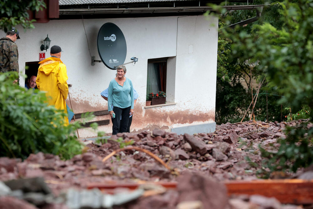 <p>Situacija je ozbiljna duž rijeke Mure. Najviši stepen upozorenja izdat je za Pomursku regiju</p>