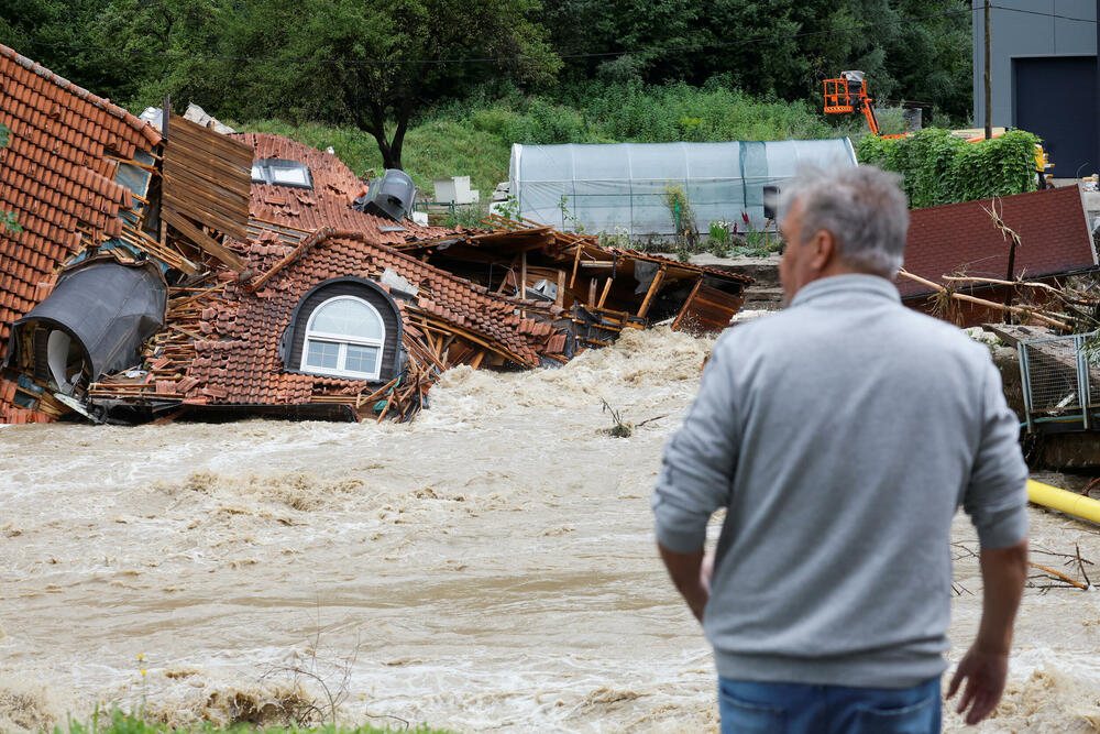 <p>Situacija je ozbiljna duž rijeke Mure. Najviši stepen upozorenja izdat je za Pomursku regiju</p>