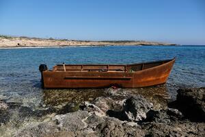 Dva čamca potonula kod ostrva Lampeduza, 30 migranata se vodi kao...