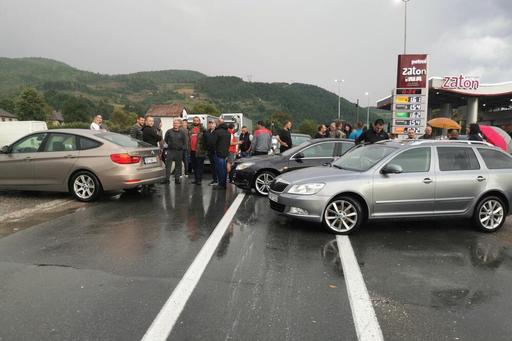 Detalj sa blokade puta, Foto: Jadranka Ćetković