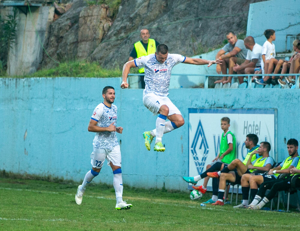 <p>Šampion lako protiv Arsenala (2:0), Sutjeska vezala šesti meč bez pobjede nakon remija u Petrovcu (1:1), prvi gol i prva pobjeda Rudara - 1:0 protiv Dečića, Mornar protiv Jedinstva od 0:2 do 4:3</p>