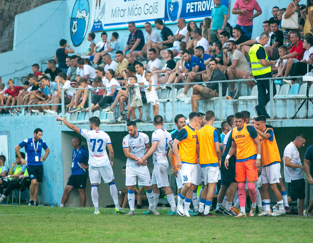 <p>Šampion lako protiv Arsenala (2:0), Sutjeska vezala šesti meč bez pobjede nakon remija u Petrovcu (1:1), prvi gol i prva pobjeda Rudara - 1:0 protiv Dečića, Mornar protiv Jedinstva od 0:2 do 4:3</p>