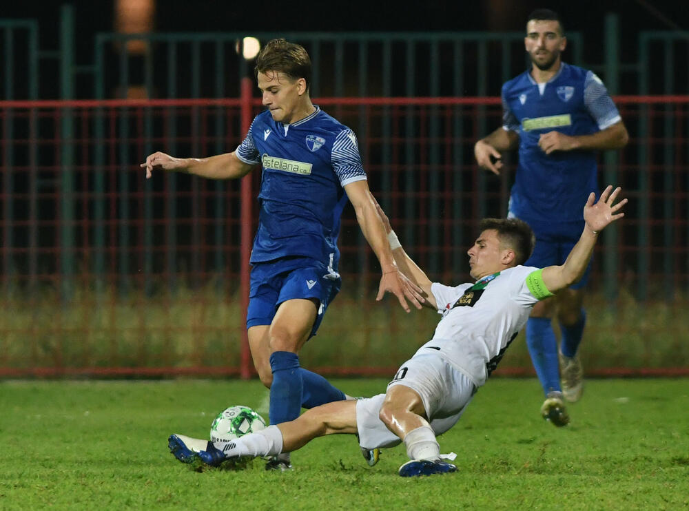 <p>Šampion lako protiv Arsenala (2:0), Sutjeska vezala šesti meč bez pobjede nakon remija u Petrovcu (1:1), prvi gol i prva pobjeda Rudara - 1:0 protiv Dečića, Mornar protiv Jedinstva od 0:2 do 4:3</p>