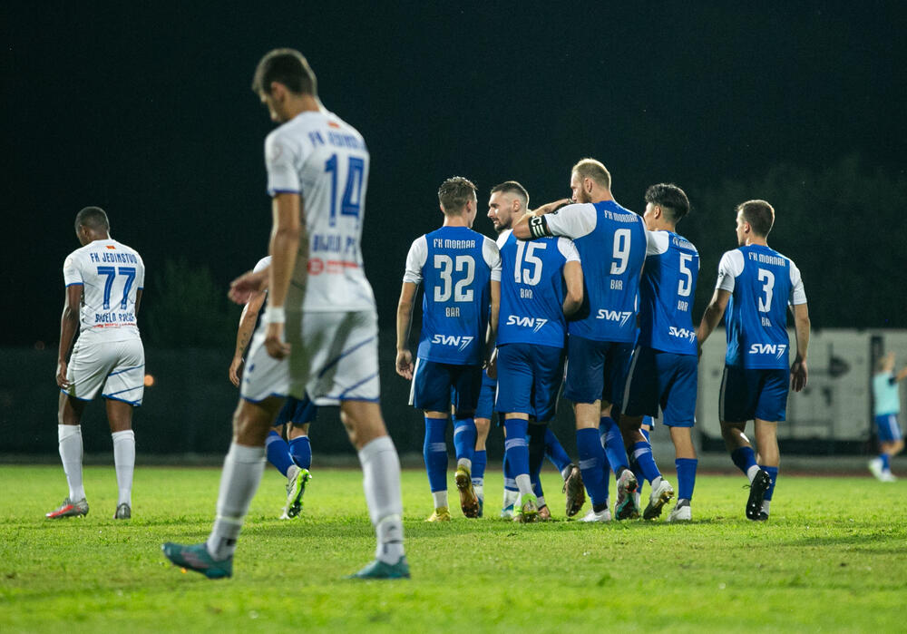 <p>Šampion lako protiv Arsenala (2:0), Sutjeska vezala šesti meč bez pobjede nakon remija u Petrovcu (1:1), prvi gol i prva pobjeda Rudara - 1:0 protiv Dečića, Mornar protiv Jedinstva od 0:2 do 4:3</p>