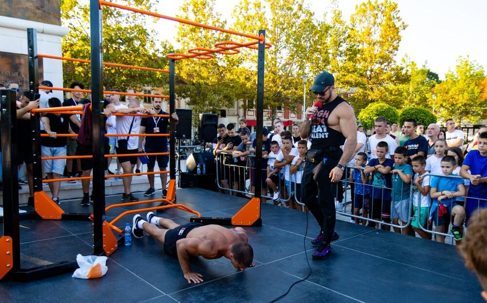 <p>Događaj je organizovan uz podršku Opštine Nikšić, a u saradnji sa Gimnastičkim klubom „Montenegro Street Workout“, Gimnastičkim Savezom Crne Gore, Sekretarijatom za kulturu, sport, mlade i socijalno staranje Opštine Nikšić</p>