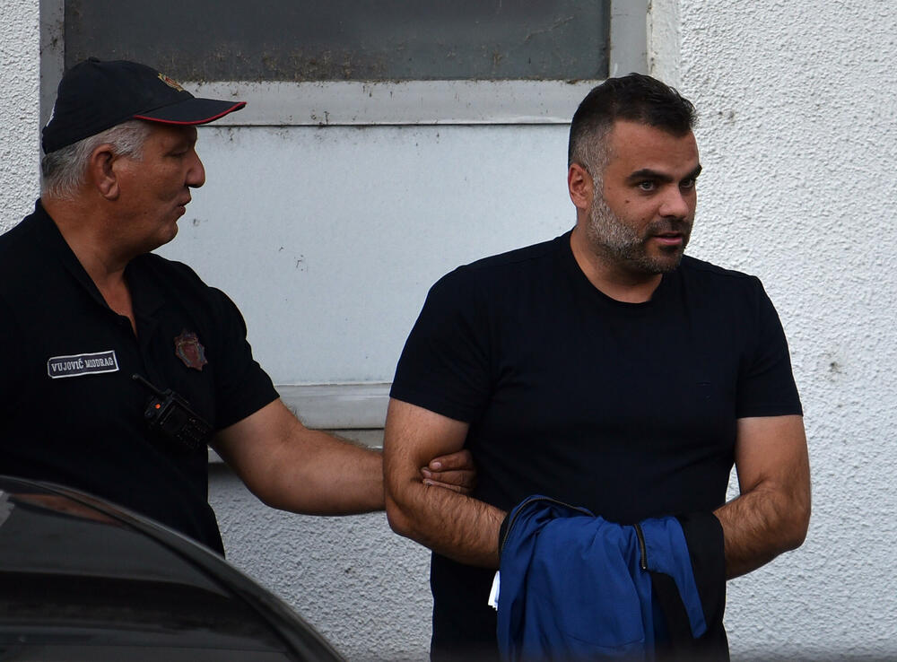 <p>Među uhapšenima jedan od vlasnika firmi “A Cop” i “PS gradnja”. SDT uhapšene sumnjiči da su stvorili kriminalnu organizaciju koja je počinila produženo krivično djelo trgovina ljudima, u odnosu na veći broj oštećenih državljana Turske</p>