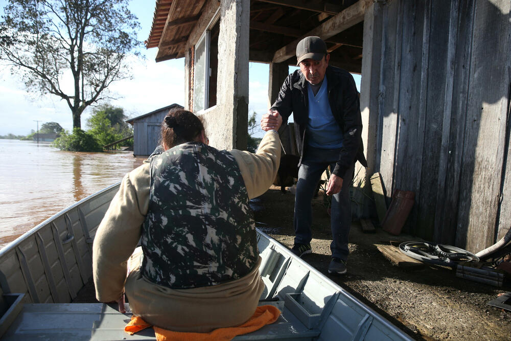 <p>Od ponedjeljka uveče registrovano je 1.650 ljudi koji su ostali bez krova nad glavom, saopštila je Vlada države Rio Grande do Sul</p>