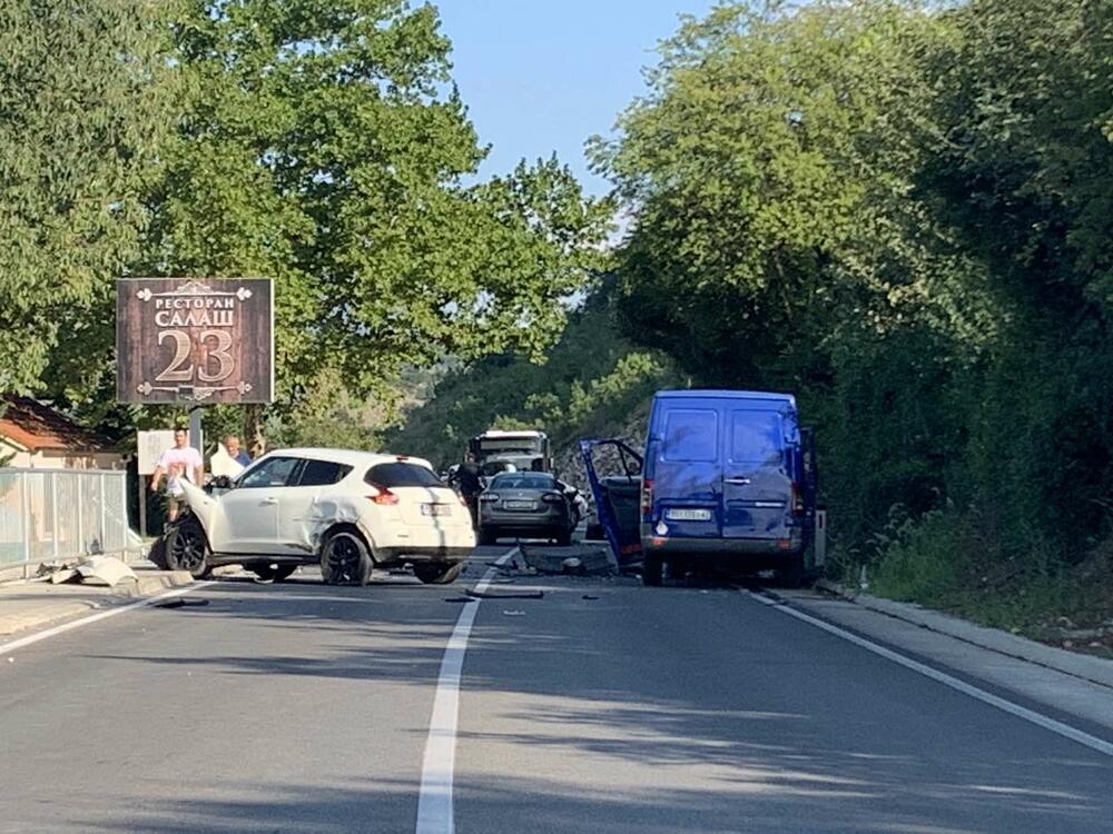 <p>U udesu je učestvovalo više automobila</p>