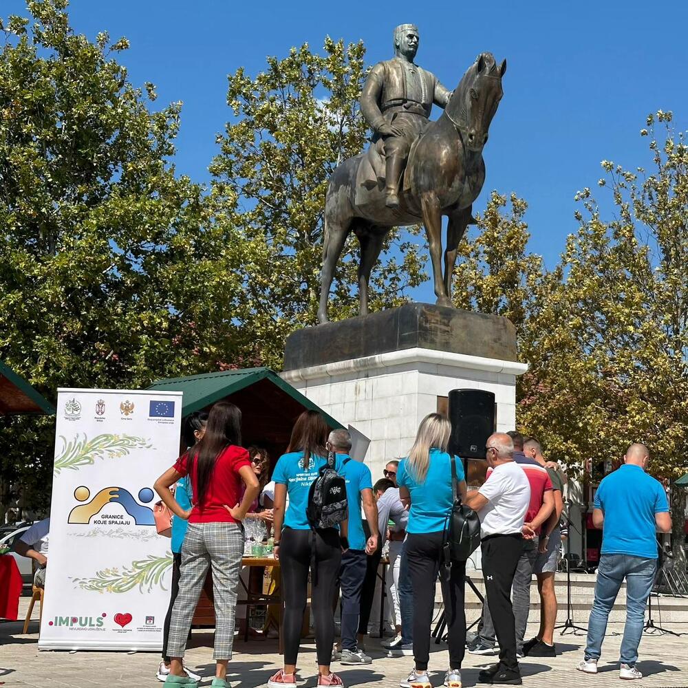 <p>Bazar, na kome je učešće uzelo oko 40 domaćih izlagača, ali i gosti iz Trebinja, Bileće, Plužina i Žabljaka, organizuju Turistička organizacija (TO) Nikšić u saradnji sa Mikro finansijskom institucijom (MFI) „Alter Modus“, a uz podršku Stalne radne grupe za regionalni ruralni razvoj</p>